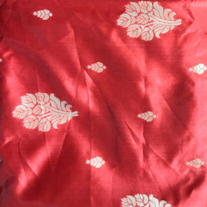 Red banarsi silk saree with zari weaving work - Image 3